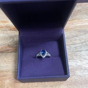 Elegant Silver and Blue Sapphire Gemstone Ring